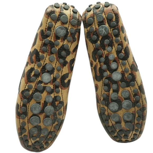 Louis Vuitton Leopard Print Leather and Black Suede Trim Gloria Loafers 👞 - Picture 3 of 16